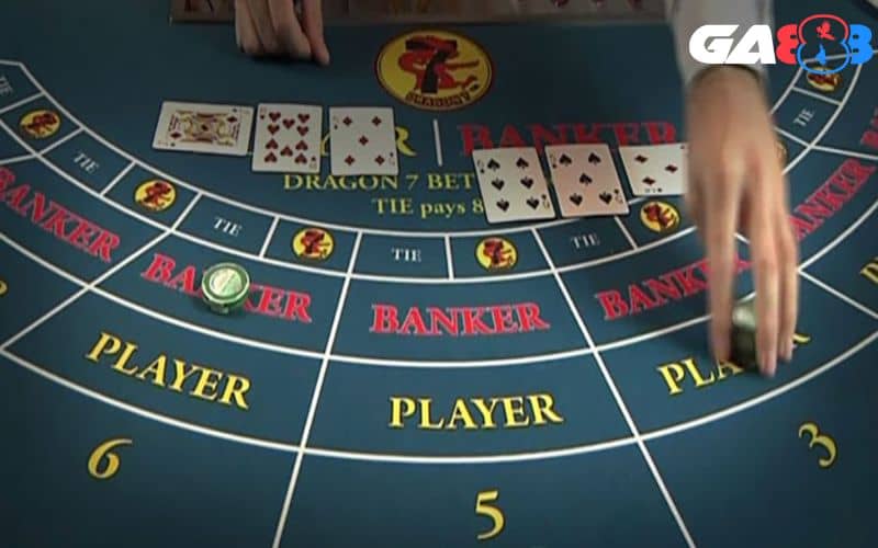 Baccarat trực tuyến là một trò chơi bài đặt cược vào ba cửa chính